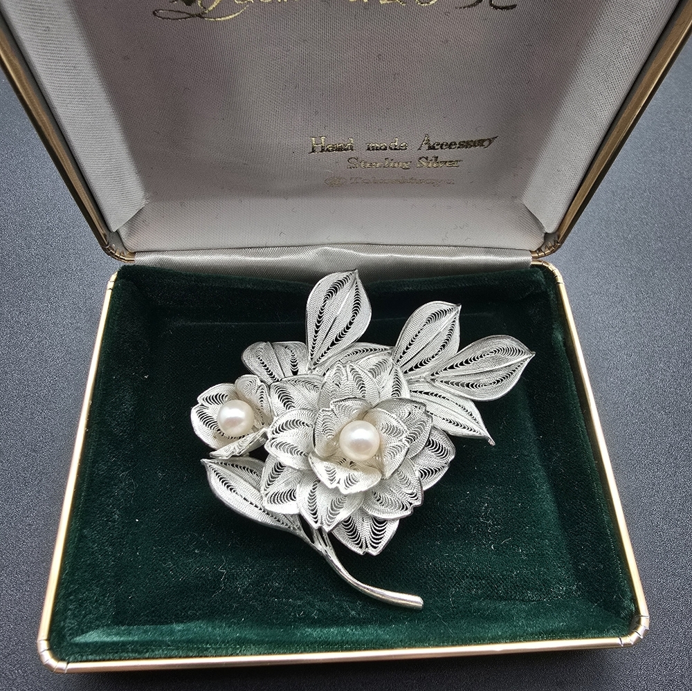 Vintage Filigree Spun Silver Japanese Akoya Pearl Flower brooch sterling silver